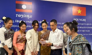 Hơn 10.000 lưu học sinh Lào học tập tại Việt Nam, đứng đầu các nước trong khu vực