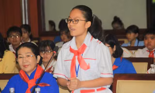 Học sinh phát biểu ý kiến của mình trước lãnh đạo TPHCM.