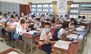Học sinh lớp 1, 9 và 12 ở TPHCM sẽ đi học trực tiếp từ ngày 13/12