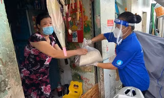 Nữ sinh 17 tuổi gần 4 tháng tình nguyện chống dịch COVID-19