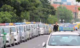 Không chấp thuận tạm nới niên hạn cho taxi. Ảnh minh họa: IE.