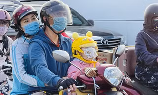 Xe cộ ùn ùn quay lại TPHCM sau kì nghỉ Tết
