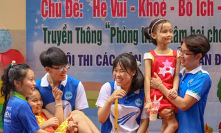 Chiến sĩ “Mùa Hè Xanh” trường ĐH Sài Gòn hưởng ứng Ngày hoạt động cao điểm 