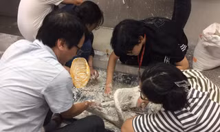 Ấn tượng với tác phẩm của sinh viên ngành Mỹ thuật về chủ đề bão lũ miền Trung