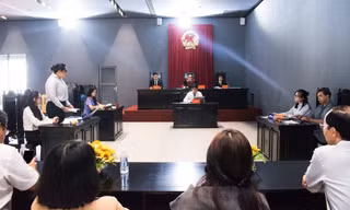 Học trực tiếp bằng Phiên tòa giả định