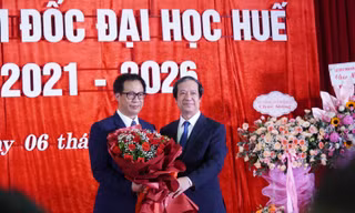 Bộ trưởng GD&ĐT trao quyết định công nhận tân Giám đốc Đại học Huế