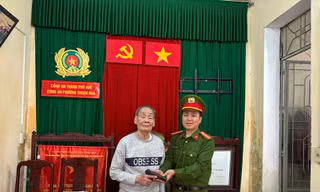 Cụ ông 87 tuổi ở Huế tự nguyện giao nộp khẩu súng K54 và nhiều viên đạn