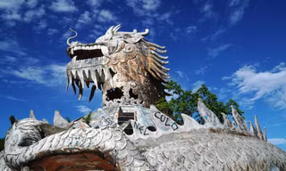 Đập bỏ hay giữ lại kiến trúc rồng khổng lồ tại công viên ‘rùng rợn’ xứ Huế?