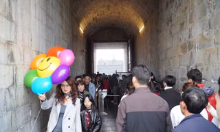 Đại nội Huế đông nghịt du khách ngày mùng 2 Tết