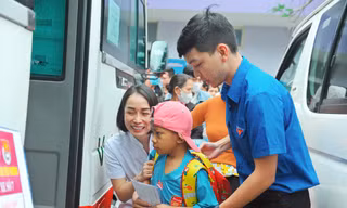Tổ chức 7 chuyến xe yêu thương đưa bệnh nhân từ Huế về quê ăn Tết