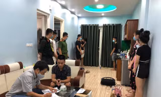 Phát hiện quả tang nhóm nam nữ thanh niên tụ tập tại căn hộ chung cư để "phê" ma túy.