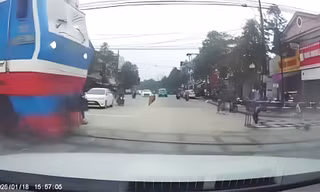 Quên đóng gác chắn, 4 nhân viên đường sắt ở Huế bị kỷ luật 