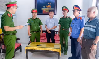 Bắt nguyên Phó giám đốc Trung tâm Đăng kiểm xe cơ giới TT-Huế và một giám đốc doanh nghiệp
