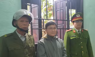 Bắt nguyên cán bộ Văn phòng Đoàn đại biểu Quốc hội và HĐND TP Huế 