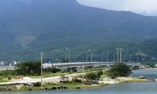Hỗn chiến bằng dao và súng sau mâu thuẫn tắm suối, 4 người thương vong