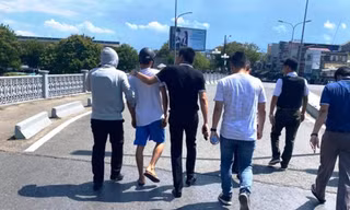 Phản ứng bất ngờ của nghi phạm dùng súng AK cướp tiệm vàng tại chợ Đông Ba