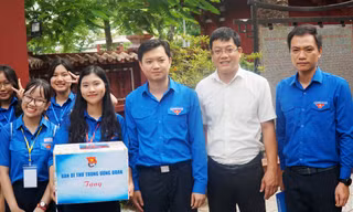 Bí thư Trung ương Đoàn thăm, động viên các tình nguyện viên Hoa phượng đỏ tại Huế