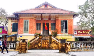 Thuê ‘thần đèn’ di dời biệt thự cổ bên sông Hương