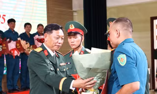 Công bố quyết định thành lập 40 Ban Chỉ huy Quân sự cấp xã tại Huế