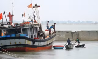 TT-Huế cảnh báo gió mạnh trên biển gây nguy hiểm cho tàu thuyền
