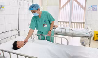 Huế: 3 bệnh nhi phải thở máy do mắc sởi nặng