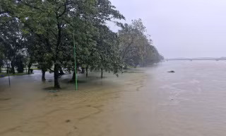 Thừa Thiên-Huế cảnh báo lũ báo động cấp 3 trên sông Hương
