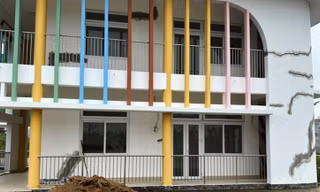 Sau khánh thành, trường mầm non hiện đại bậc nhất TP Huế chằng chịt vết nứt