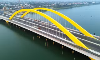 Thông xe kỹ thuật cầu có 'lọng vàng cung đình' bắc qua sông Hương