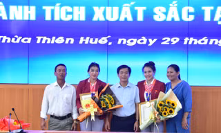 TT-Huế tuyên dương hai 'cô gái vàng’ cùng HLV, VĐV đạt thành tích xuất sắc tại SEA Games 32