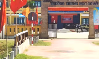 Nữ giáo viên phải giải trình, mất chức tổ trưởng sau tố cáo của phụ huynh