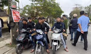 Khởi tố 34 đối tượng vác hung khí rượt chém người tại Huế