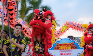 Rực rỡ sắc màu quảng diễn ‘lân, sư, rồng’, rước đèn Trung thu trên đường phố Huế