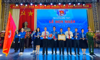 Cơ sở Đoàn tại Thừa Thiên-Huế đón nhận Huân chương Lao động hạng Ba