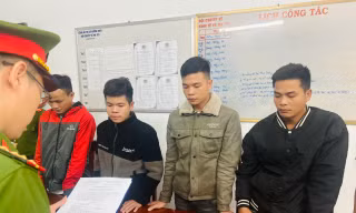 Khởi tố 4 đối tượng phá rừng vùng thượng nguồn sông Hương