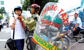 Hầu hết phụ huynh thích người đứng tuổi, thường cẩn thận, chạy xe an toàn.