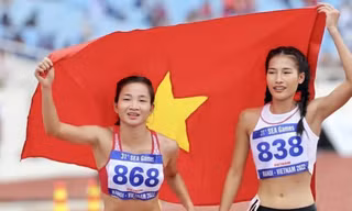 Khuất Phương Anh (phải) là đối thủ lớn nhất của Nguyễn Thị Oanh ở cự ly 5km tại Tiền Phong Marathon 2024