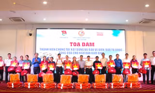 Thanh niên chung tay xây dựng và bảo vệ biển, đảo Tổ quốc