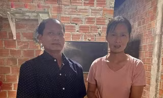 Nhặt được túi vàng bên đường, nữ công nhân tìm người trả lại