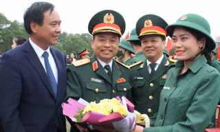Ước mơ khoác màu áo lính, cô gái Quảng Trị viết đơn tình nguyện nhập ngũ