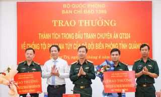 Bộ Quốc phòng trao thưởng chuyên án bắt 9 đối tượng người Lào vận chuyển 100 kg ma túy