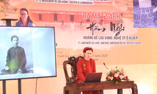 Tiếp nhận các hiện vật về vua Hàm Nghi