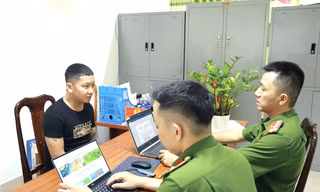 Bắt nhóm đối tượng chiếm đoạt tài khoản facebook, nhắn tin mượn tiền