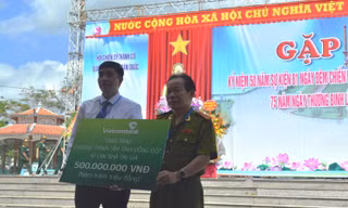 Tưởng niệm và tri ân các anh hùng liệt sĩ tại Thành cổ Quảng Trị