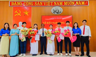 71 học sinh tuổi 18 ở Quảng Trị được kết nạp Đảng đúng dịp kỷ niệm ngày sinh Bác Hồ