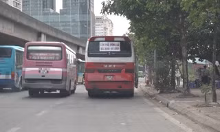 Xe khách đi tốc độ 'rùa bò' đại náo bến xe Mỹ Đình