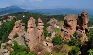 Pháo đài đá cao 70 m, tồn tại suốt 200 triệu năm ở Bulgaria