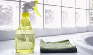 Vệ sinh nhà cửa đúng cách để ngăn ngừa virus corona