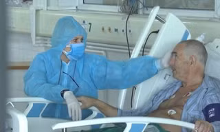 Tình yêu hồi sinh ở Bệnh viện Bệnh Nhiệt đới Trung ương