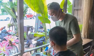 Chủ quán ở Đà Nẵng khuyên khách rửa tay sát khuẩn phòng Covid-19