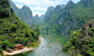 Vẻ đẹp yên bình của sông nước Tràng An